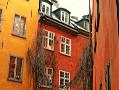 Stockholm in winter time is a wonderful place. Colourful houses covered with a layer of snow. Derk and Reinier wander through the city searching for the best places to take photos. (2008)