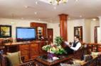 Colonial President Suite