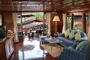 Boat Suite - Living room