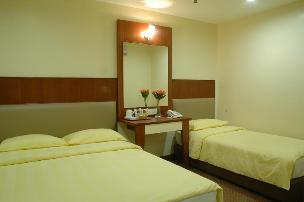 Deluxe Family- 1 Queen Bed & 1 Single Bed