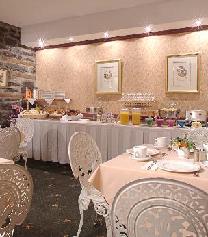 Breakfast room (terrace in summer)