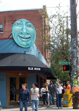 Many pubs, coffee houses, restaurants, theaters are within walking distance