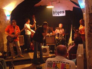 Blues sklep/Jazz club with Live music