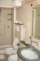 Double ensuite bathroom