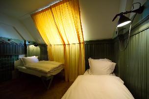1 Star room - shared bathroom in the hall