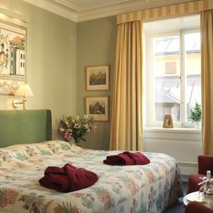 Lady Hamilton corner room