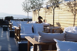 air lounge pool bar