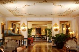 The Lobby with the old piano and the Doge Gritti's portrait