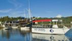 Resort and restuarant S/V Mnuw with dive boat