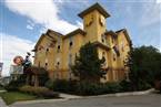 Kelowna SameSun International Hostel