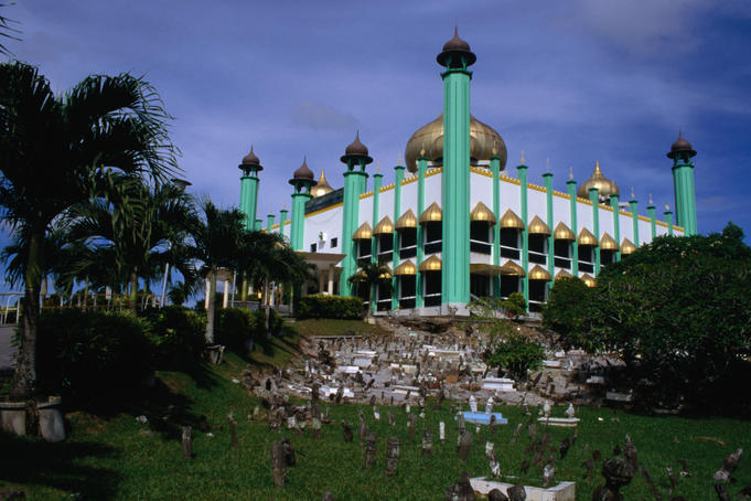 Sarawak State Mosque (1968).
