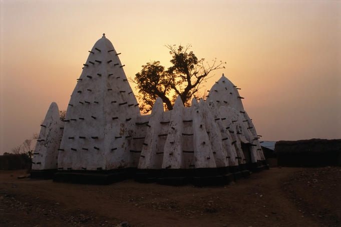 The oldest and most revered mosque in Ghana is the Larabanga Mosque. Larabanga is built in a traditional Sudanese architecture and easily recognised by its horizontal timbers, which support pyramidal towers and buttresses.