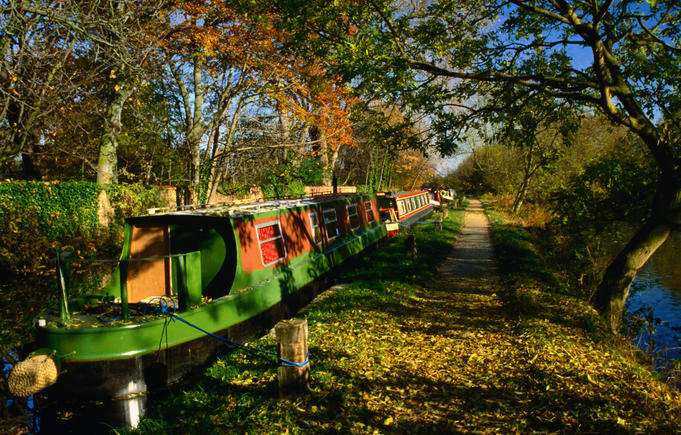 Longboats or barges moored along the canals of Oxford