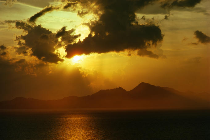 Silhouette of Isla del Carmen.