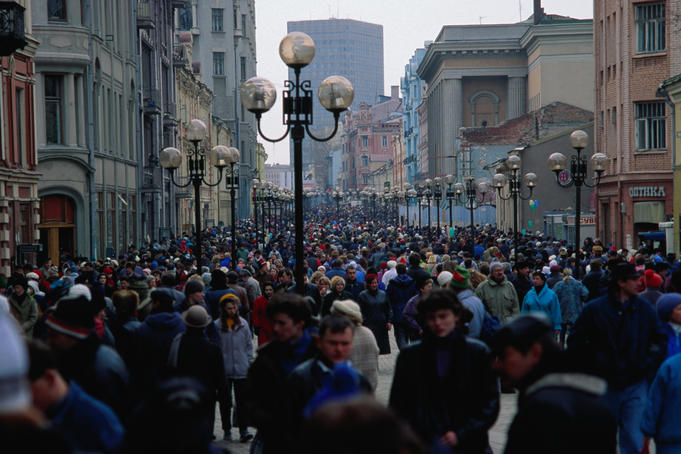 Crowds of pedestrians in Moscow's shopping precinct.