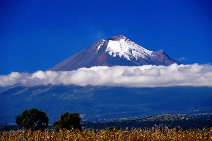 Popocatepetl and cloud from near Huejotzingo.