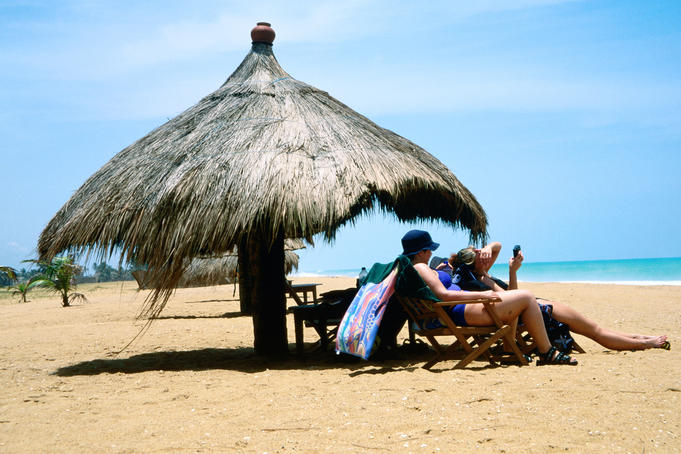 Women under beach umbrella, l'Auberge de Grande Popo.