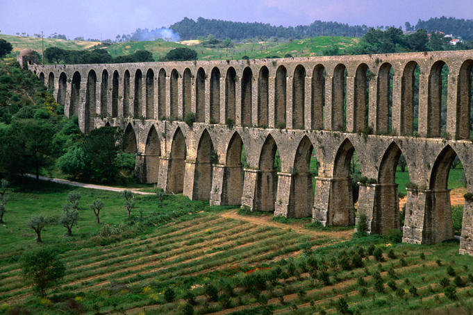 The 17th century Aqueduto de Pegoes with 180 arches was designed to carry water to Convento de Christo.