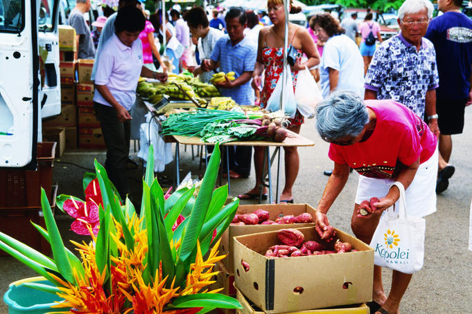 Sunday Open market at Kunia village.