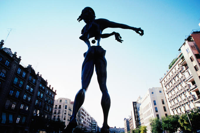 Sculpture in Plaza Dali.