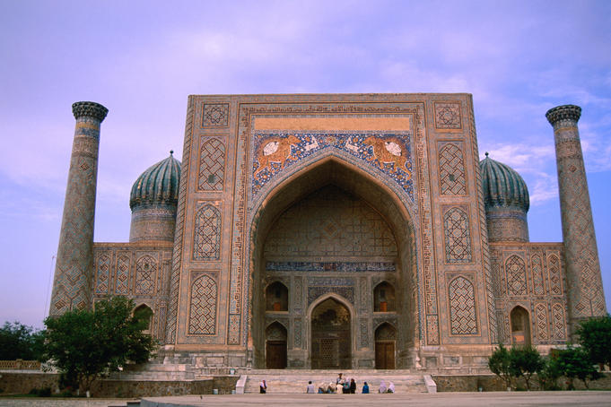 Entrance to Sher Dor Medressa.