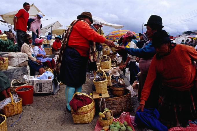 The weekly market in Saquisili.