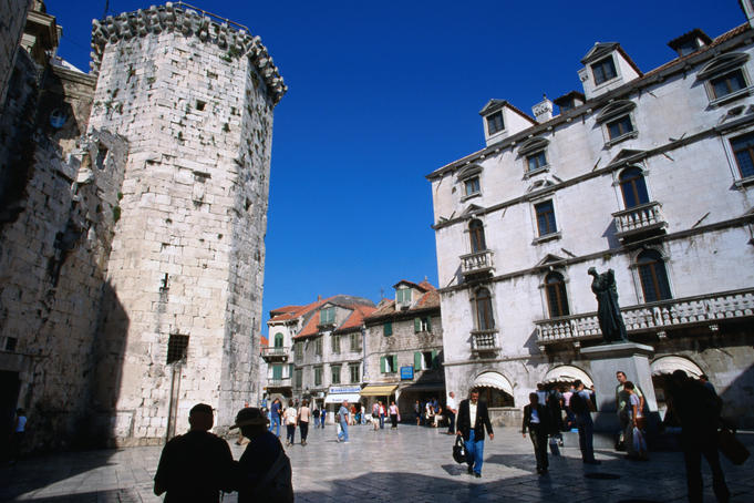 Narodni Tro Square.