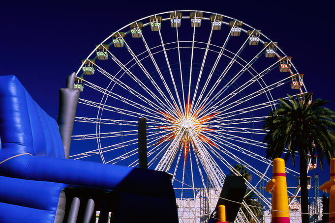 Carnival ferris wheel in Jardin Albert I.