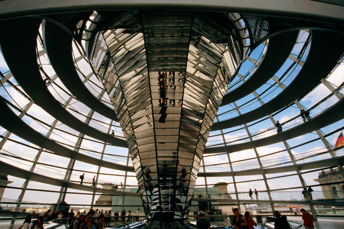 Spiral ramp and mirrored construction in Reichstag.