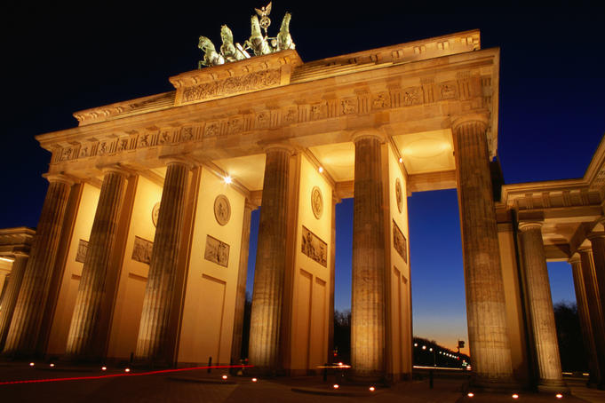 Brandenburg Gate at dusk.