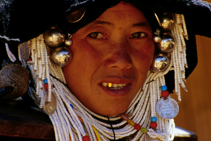 An alternative to the money belt is braiding loose change into your headdress