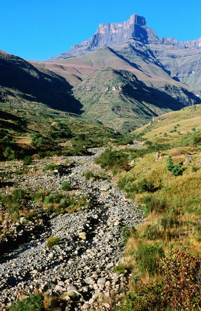 Thukela River gorge and amphitheatre wall, Northern Drakensberg.