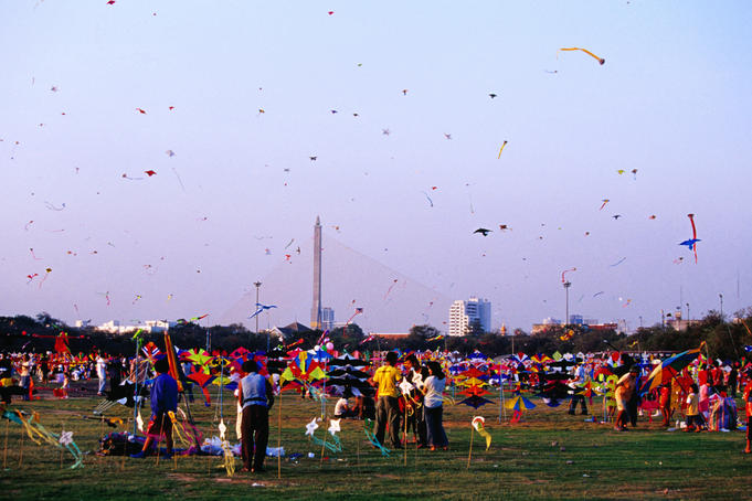 People flying kites at Sanam Luang (Royal Field).
