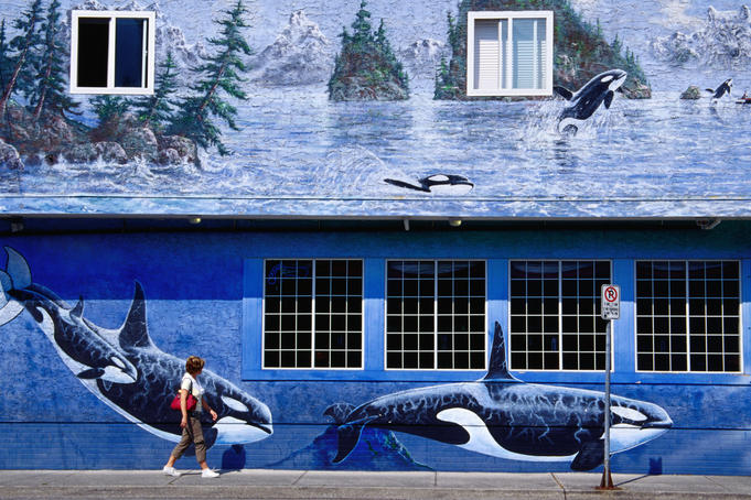 Ocean Port Hotel, town of Squamish, West Vancouver (mural by Skoda).