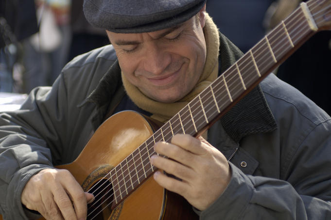Guitarist playing guitar at Plaza Dorrego.