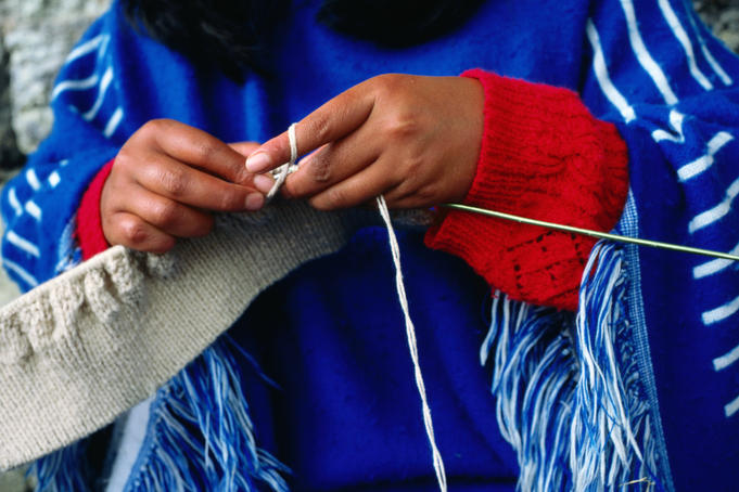 Chachapoyan woman knitting in Cruzpata village near Kualap.
