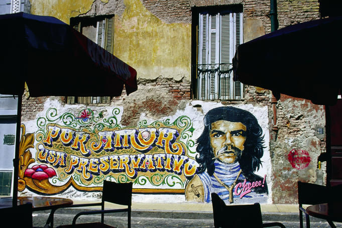 Che Guevara mural on Pasaje San Lorenzo, San Telmo.