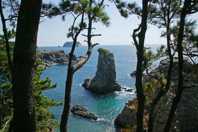 Oedolgae Solitary Rock.