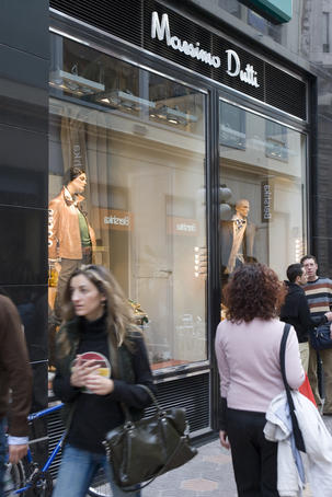 People shopping, exterior of boutique on Calle Poetica.