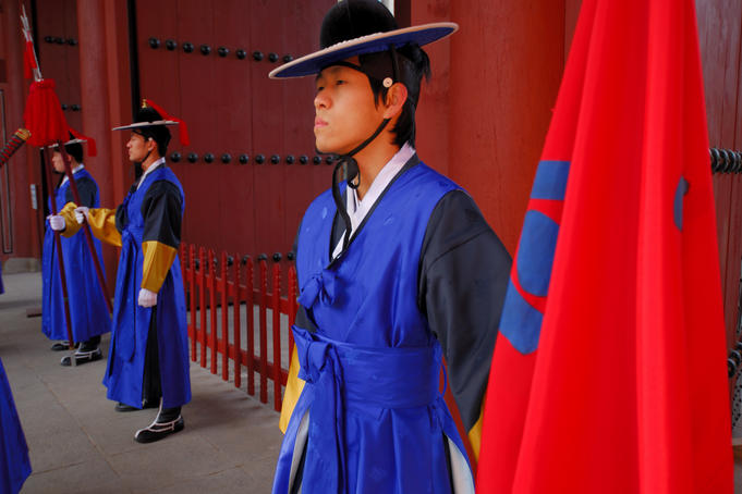 Changing of guard ceremony, Deoksegung Palace.