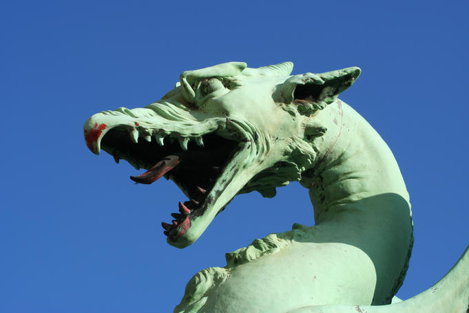 Dragon statue on Dragon Bridge.