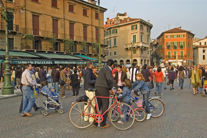 Sunday crowds stroll and be seen in Piazza Bra.