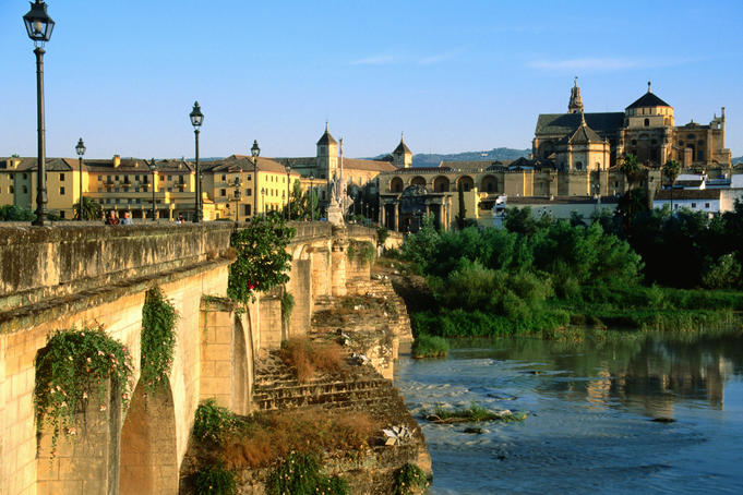Puente Romano over Rio Guadalquivir.