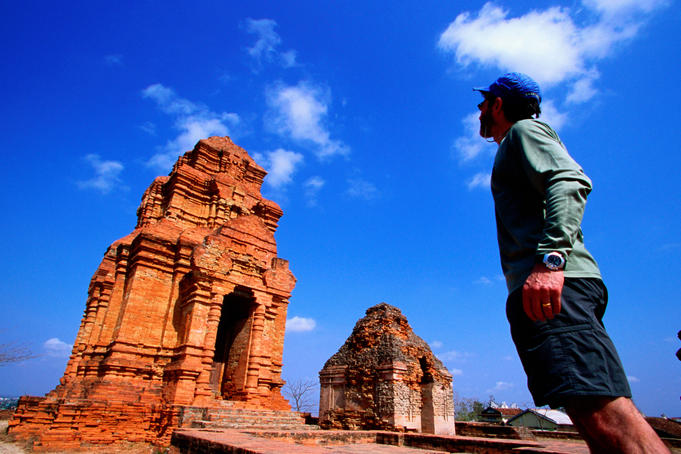American tours ruins of Cham temple known as Po Shaknu.