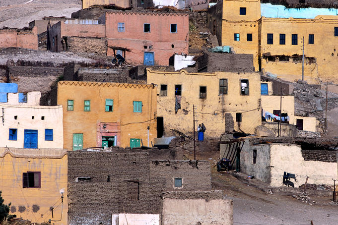 Colourful Old Gurna adobe dwellings.