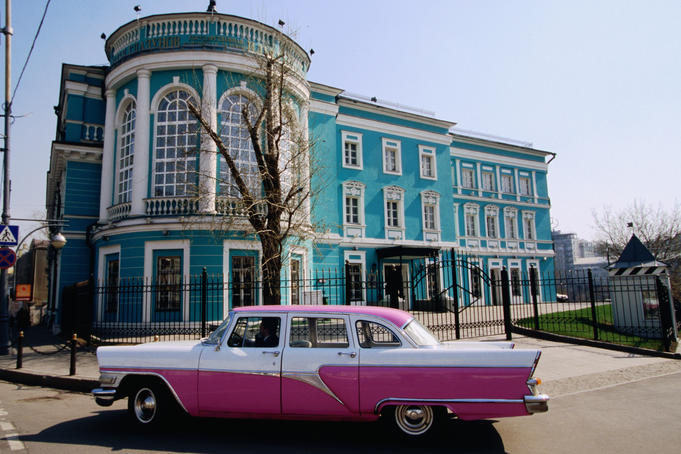 1979 Seagull car in front of Glazunov Gallery.