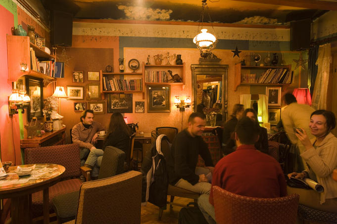 The Federal Association of World Travellers Bar.