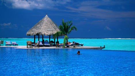 The 'Infinity Pool' at Males' Four Season Resort, Kudahuraa Island.