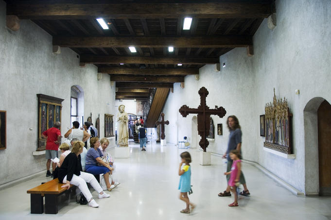 Hall of the Reggia, Museo Castelvecchio.