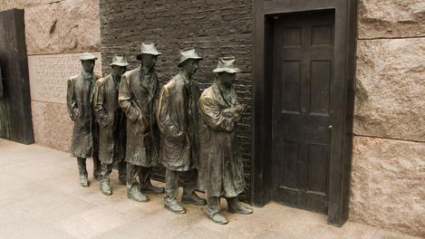 Sculpture of men in soup kitchen line, FDR Franklin Delano Roosevelt Memorial.